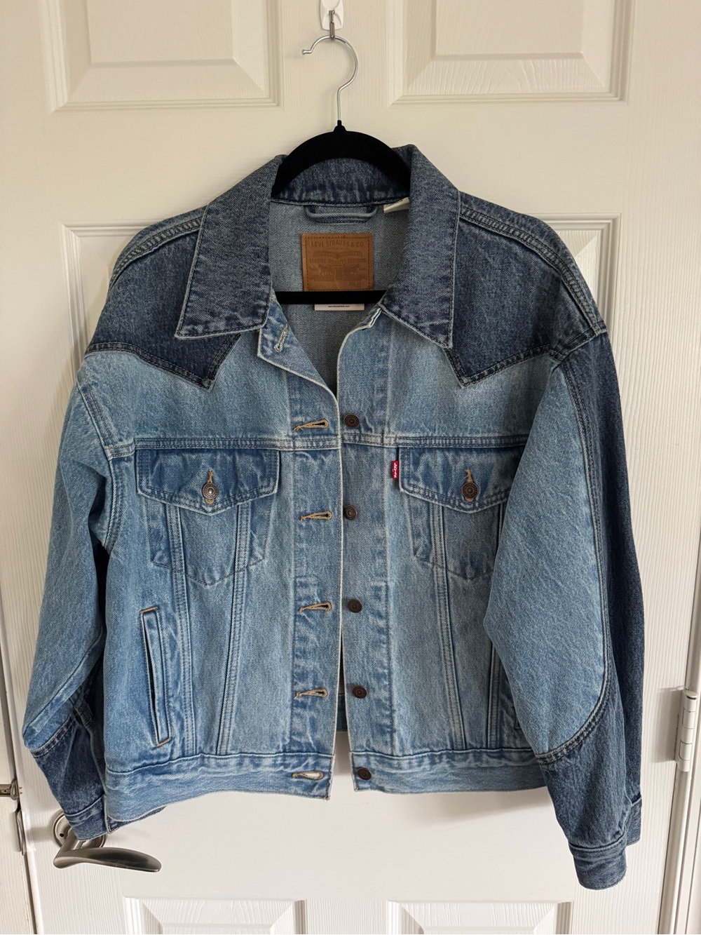 Levi’s ‘90s Western Pieced Trucker Jacket
Color: Free Range – Medium Wash - Picture 8 of 13